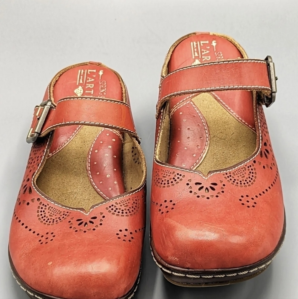 L'Artiste women's clog size 7.5